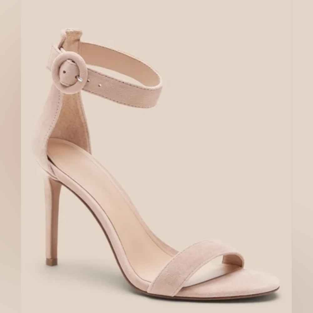NIB BANANA REPUBLIC Bare Leather Round Buckle Heel, Size 8.5